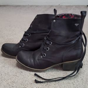 Roxy black booties